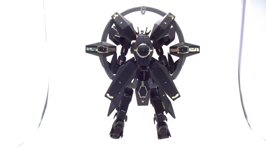 背部の円形トーラスは変形機能をオミットしたため、可変スラスターとしての機能は失ったが、代わりにレドームとヴォワチュールリュミエールを効率よく稼働させるためのサブシステムデバイスを追加された。