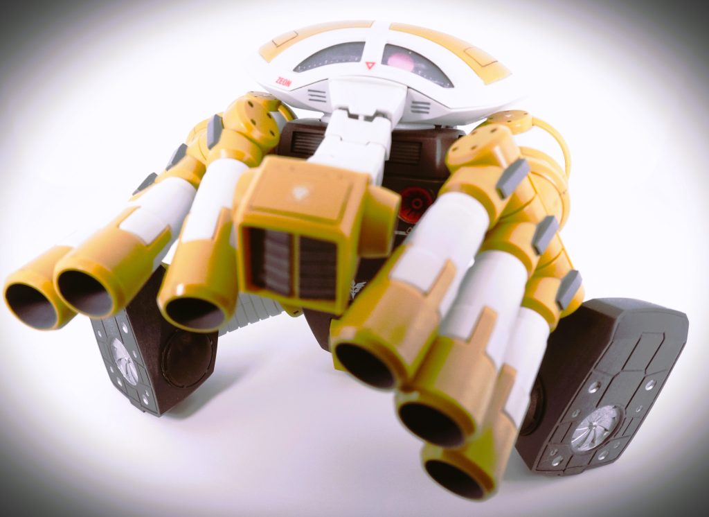 部分塗装レシピ頭部ディティール、3連装ロケットランチャー　鼻のダクト部分銃口　手の甲　→09MSグレージオン系胸のメガ粒子砲　→下地x-11 クロームシルバー→重ね塗りx-27 タミヤカラークリアーレッド足裏　ジェット部分　→x-11クロームシルバースミ入れ　タミヤ　エナメル　ダークブラウン(茶色部分)ライトグレイ(白部分) 付属のマーキングシール添付　全身つや消しプレミアムトップコート良かった点メガ粒子砲部分は重ね塗り初めてしましたただあんまり違いがわからんかったかも？ラッカー塗料久々に使用しましたが水性よりも塗膜がしっかりしていて、塗り重ねる回数も減りました次回も主に塗装しますドライシール初めて貼りましたが、貼ると、機体の情報量が増えてカッコ良さが格段に上がります次回は水性デカールにチャレンジ反省点腕の合わせ目にスミイレが少し流れ込んでしまったので、次回は目立つ合わせ目は事前に確認して消しておくスジボリは既存モールドにそってやってみたが、少しズレるだけでスミが流れてしまうあれどうやってみんな上達するのですか？