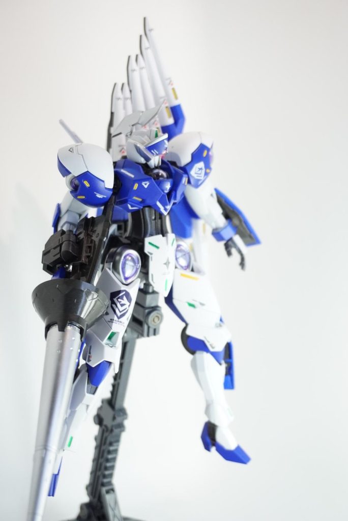 買ったは良いけど、他のグラスレー機と共通パーツが多く、もうあまり気分の乗らないミカエリス(失礼)を何とか気持ち的に盛り上げたく始めましたが、色変えて良かったなと。