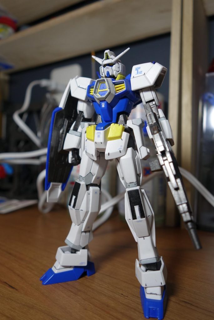 スジ彫りは最初にガイドなしで行いましたが全く左右対称に近くもならず、ヤスリで地ならしし、改めガイドテープを使い行いました。ですがズボラなため、沢山のスジ彫りは疲労が激しく不可能でした。スジ彫りディテールアップが素敵なモデラーさん、尊敬致します。 