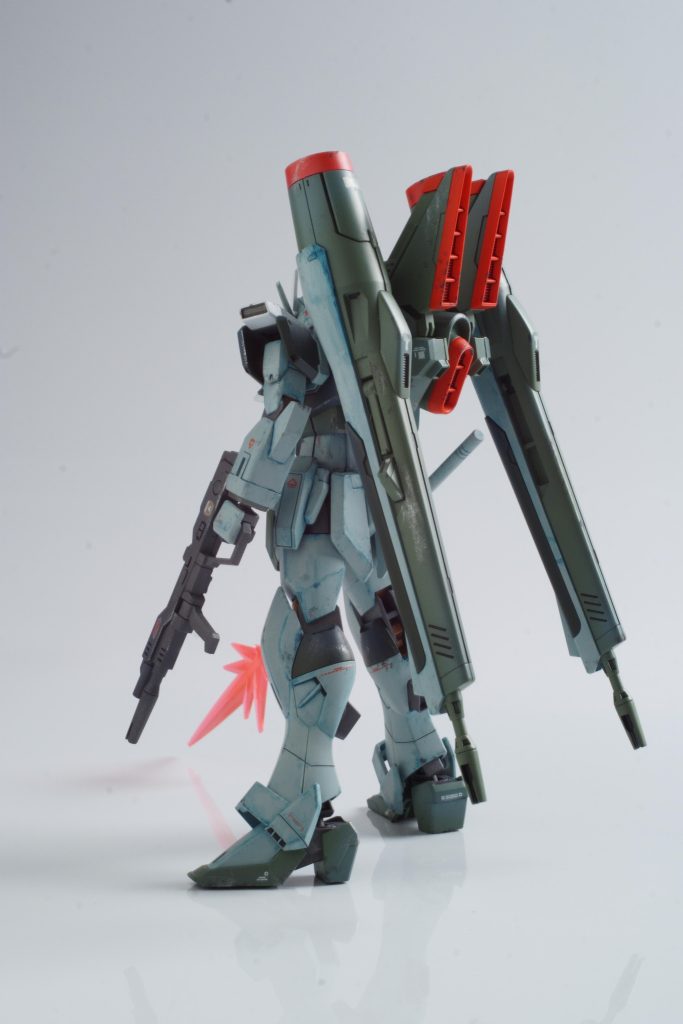 ブラストシルエットをつけると、背中の可動が弱くてまけちゃいます。腰のボールのみの可動としました。