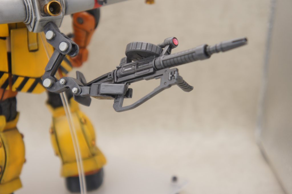 今回は武器の保持も可能ですが、がっちりは持てません。