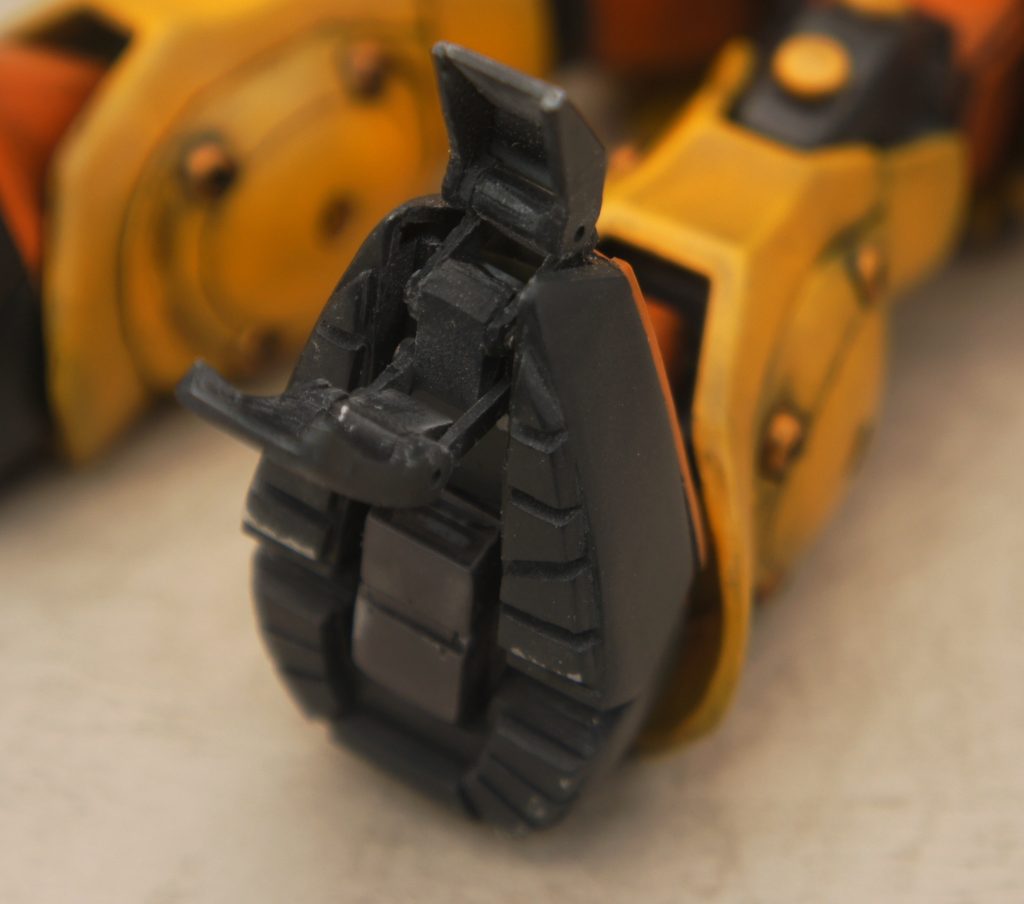 つま先部分も原作設定どおり、足場を確保するギミックを作成しました。かなり苦労した部分です。