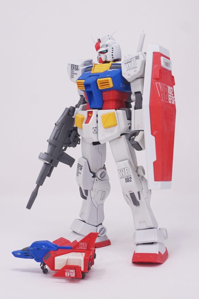 コアファイターを前面に置いて。シールドのWBマークの転写を少し失敗しています(>_<)