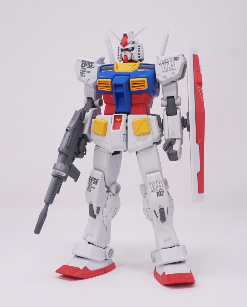 前面写真です。私はRX-78-2ガンダムのデザインがあまり好みでないのですが、カトキ氏が手掛けたこのデザインは別格で気に入っています。