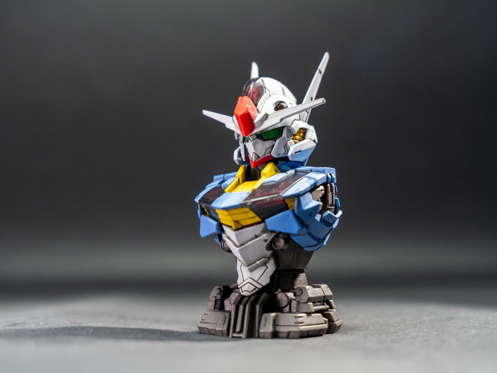 シェルユニット部分のパーツは、クリアーブラックを塗っていますブレードアンテナ(白・赤)、顎(白・赤)、胸(青・黄)はマスキング貼って塗分けしています