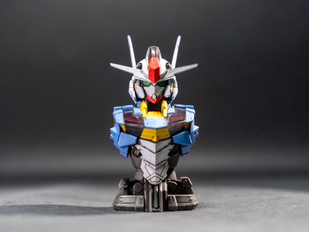 メカニカルバスト2回回して、1回目でルミナスユニット。2回目で外装パーツ(クリアー)が出ました。塗装すれば何とかなるかと思って、クリアーを何とか通常カラーのエアリアルっぽくしてみました。塗装後、ウェザリングも実施。ちょっと汚しすぎたかな感があります