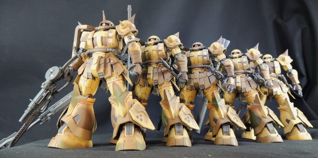 並べてみることで、各機の迷彩パターンの差異や共通点を見つけることができ、立体物としての模型ならではの楽しみ方を味わえます。また、遠距離用・中距離用・接近戦用と武装にもパイロットの個性を感じることができます。