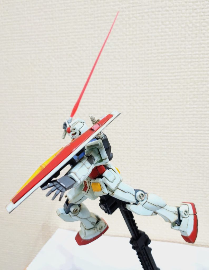 ヨコでつ因みにビームライフルとバズーカは作っていません・・・・・・💥 ご覧頂きまして、有り難うございました🙇これからジオラマ作りを楽しみたいと思います😀　