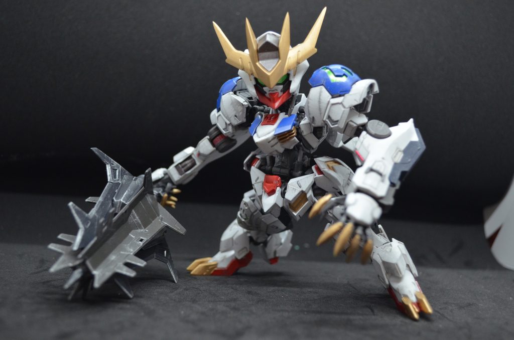 超大型メイスは柄と先端をMGSDに交換し、マニピュレータ対応とシャープ化を狙っています。加えて半分に割った状態でMGSDのメイスを貼り付け、さらなる巨大化を行っています。