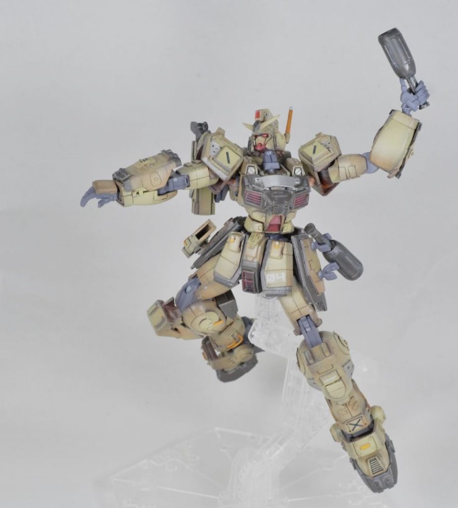 左の腰にハンドグレネードを装備。ヒートショーテルの柄とプラパイプやMSG円形ディテールを使用して作成。