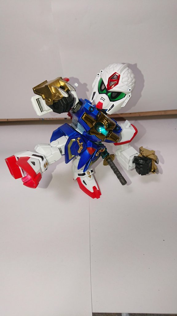 まずは新號斗丸形態   豪華版劉備ガンダムを素体にしたので可動域が広がりました。一応片足立ち出来ます。