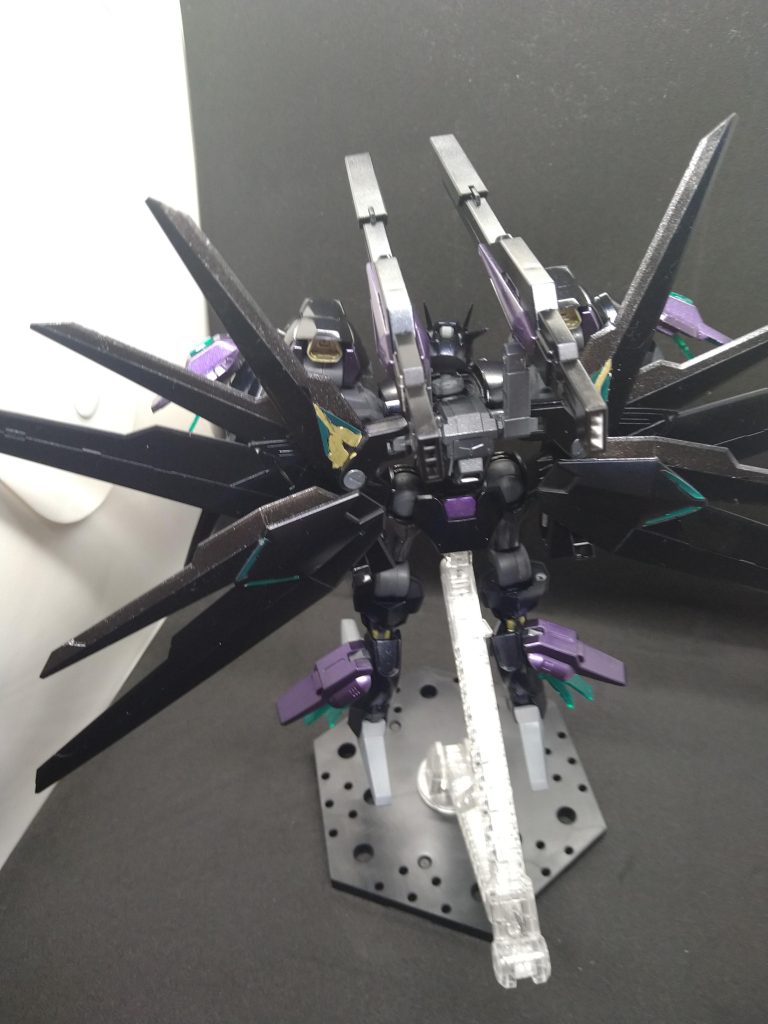 羽の後ろを部分的にシルバーにしてダブルエックスのフィンの再現をしてみました。