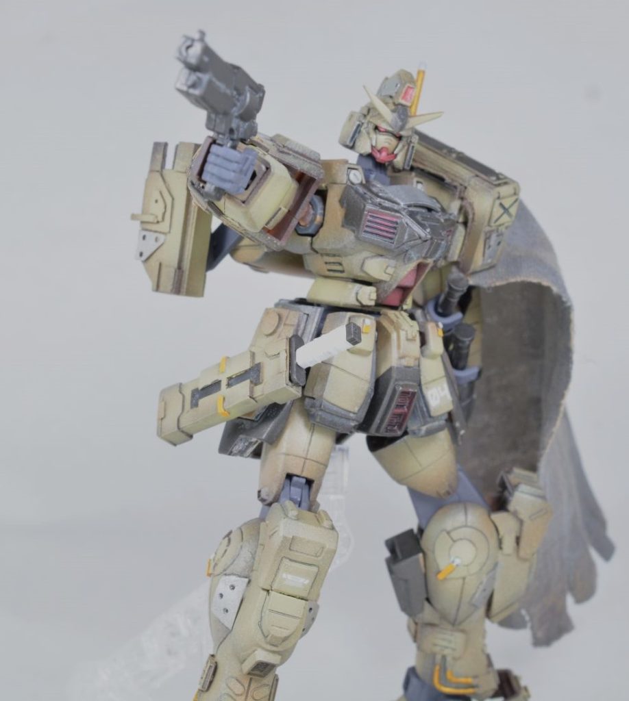 バックパックにはハンドガンを装備。30MM ミリタリー武装のハンドガンを使用しました。ハンドガンのラックはプラ板で自作しました。