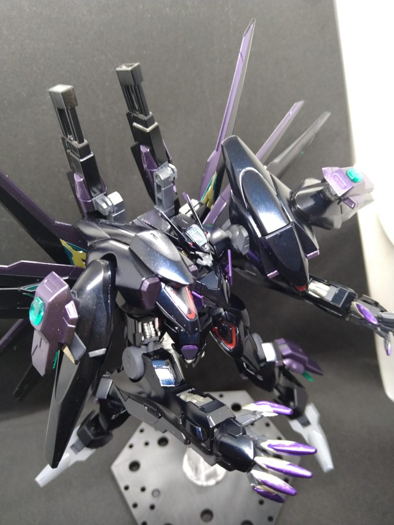 色はプリズムブルーブラックと部分的にメタリックブラックを使っています。