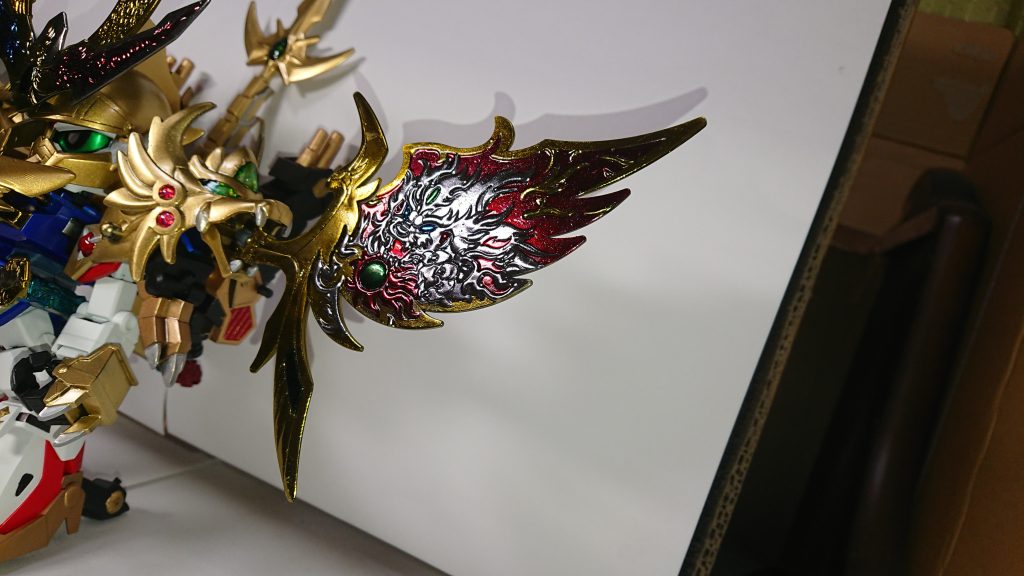 塗装から少し時間が経ってしまったので少しだけ黒ずんだように感じますがそれでも肉眼だと結構キラキラです。他の綺羅鋼系大将軍も塗れたらなぁと思ってます。ラスボスは超機動大将軍