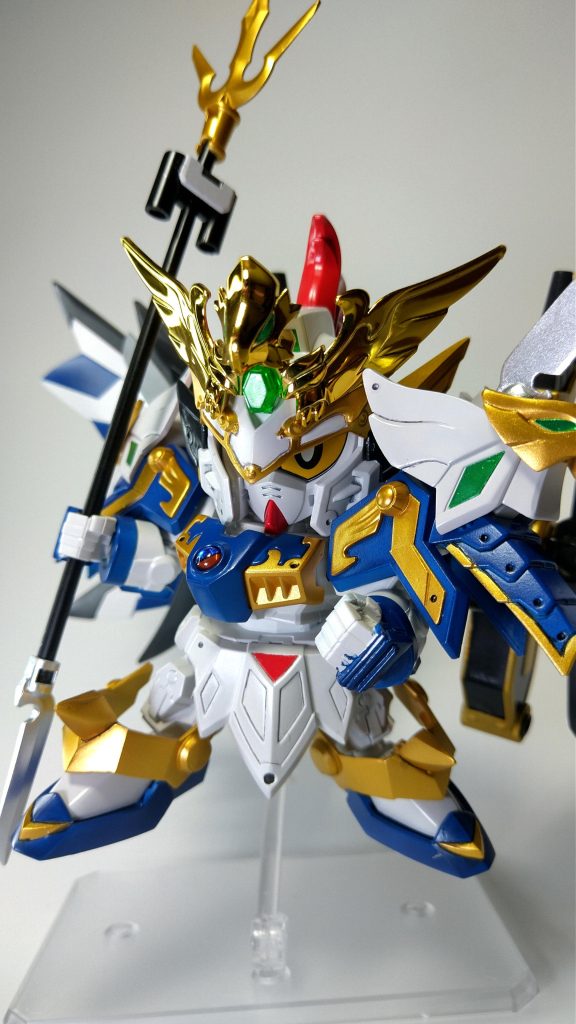 配色が分かりやすい通常形態で。大将軍っぽさは消えてしまったのが良いのか悪いのか。武器の槍は柄の部分のみプラパイプで造形し、前後の刃部分はキットのものをシャープ化しています。