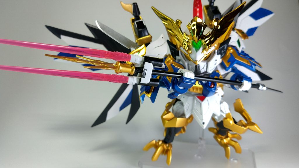 龍馬凰形態。槍につけているビームサーベルは1/144HGアストレイレッドフレームのものを流用しています。