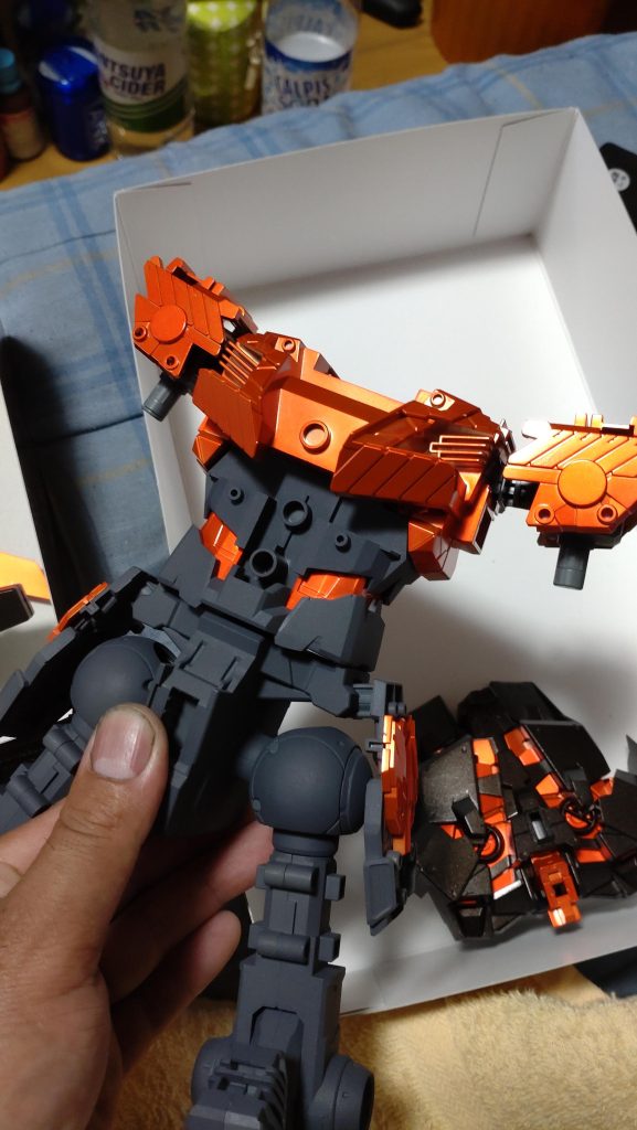 画像だと伝わり辛いがサイコフレームのオレンジは見る角度によってかなり赤みの出る偏光カラーのようになった。