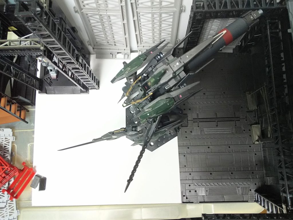 全体構想はコレ。フル装備のジュリアを格納できる設計。今回作ったのは右側1/3。