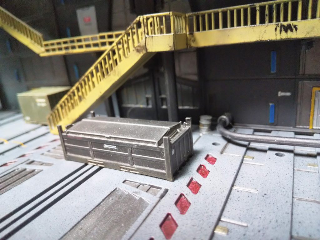 金属ゴミを放り込んでおくコンテナ、のつもり。