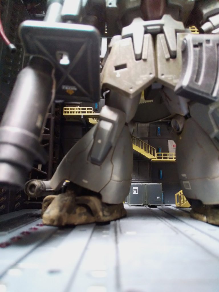 ドムだからツィマッドコンテナ。( ・`ω・´)整備士に見立てた人形も用意してありますがまだ置いてません。