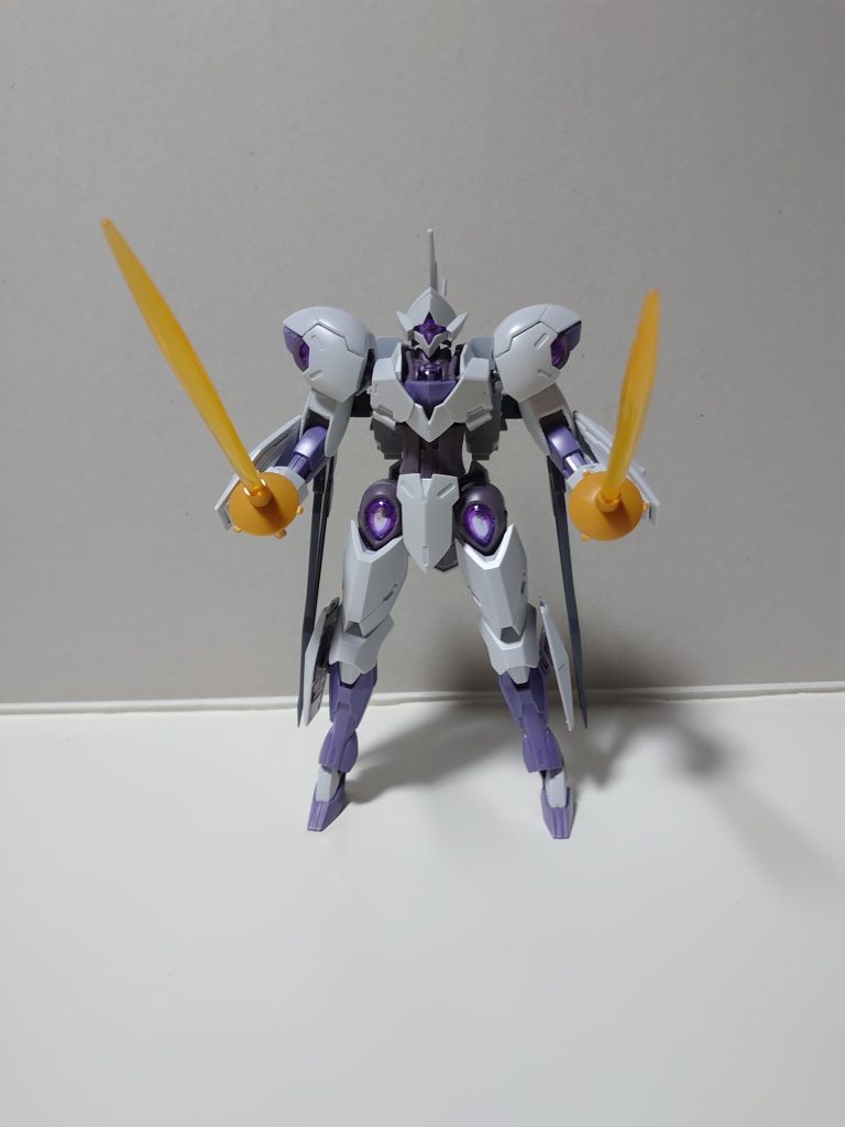 【独自武装1】ビームサーベル×2MS-15A「ギャン」と同様の装備。不使用時はフライトユニットのラックにマウントする。※ガンプラでは→ヴァリュアブルポッド付属のサーベル柄にREVIVE版ギャンのサーベル刃をつけました。