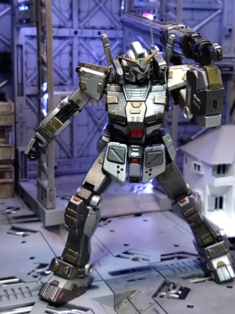 試運転だ!と説明もろくに聞かず(耳が遠いため説明しても聞こえないが)GGに乗り込むと、いきなりヒートソードを抜こうとするじいさん。だが長すぎて抜けない!!