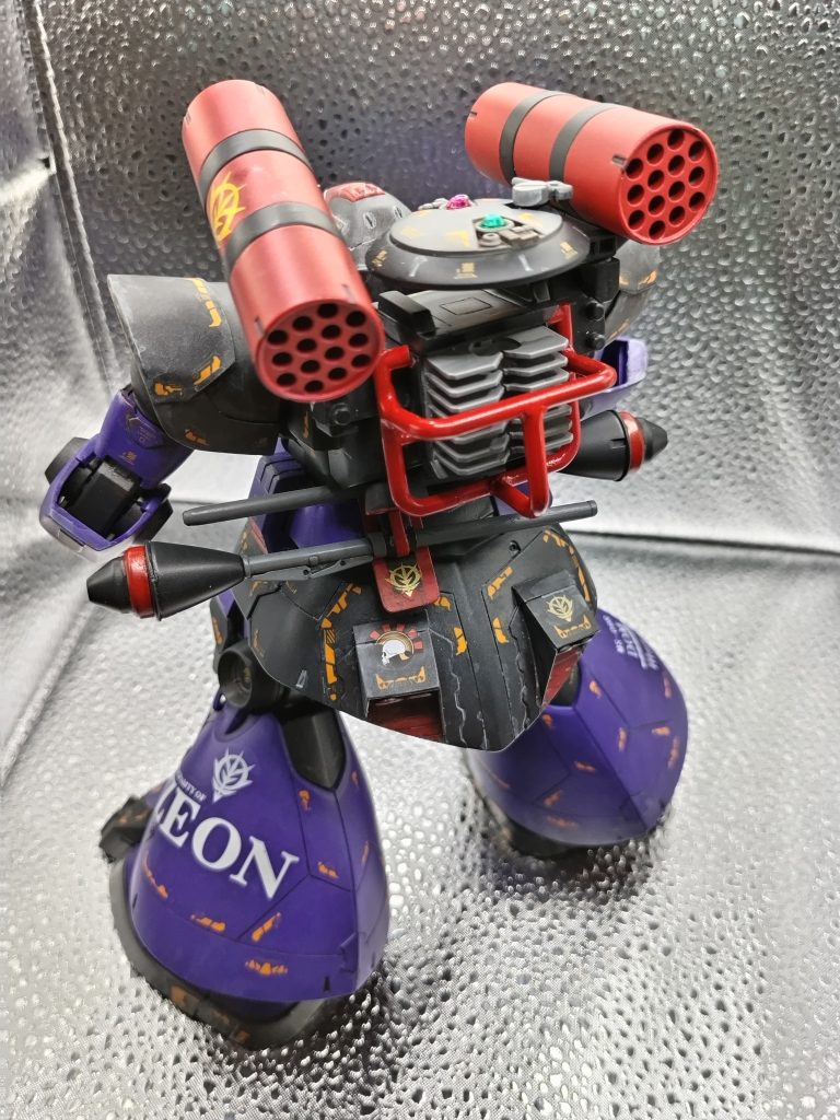 ミサイルポッドとレドームを装着したタイプです