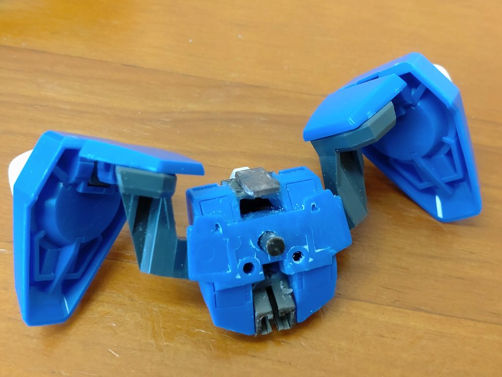 ダブルオーの上半身の後ろ部分削て作りました