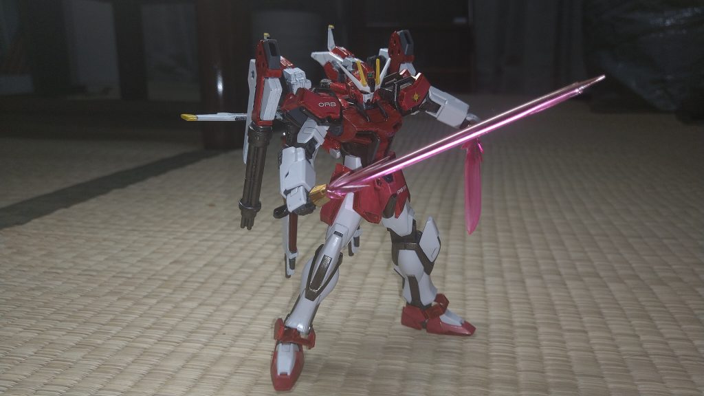 ビームサーベル装備。暁専用の改良版。