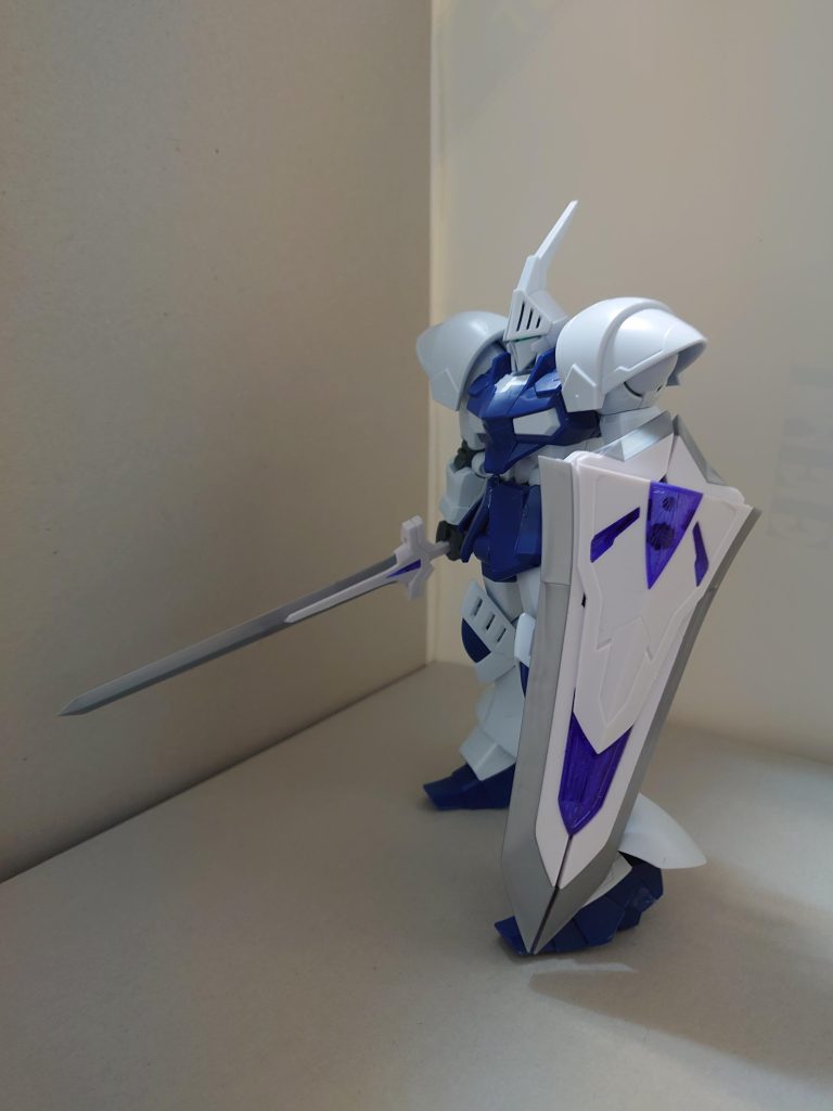 武装は専用のビームソード、フライトユニット機能も持つ専用の攻盾システム、ビームスマートガン、ジャイアント・バズである。〜ましろ本人の説明文より〜 