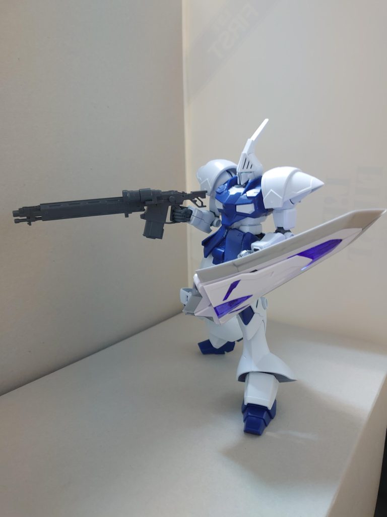 高機動型ザクの対艦ライフルをビーム兵器に改良したビームスマートガン。