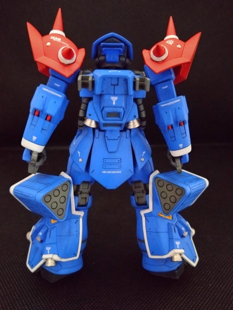 各所に筋彫りを入れて、ディテールアップしました。バーニアも変えてます👍