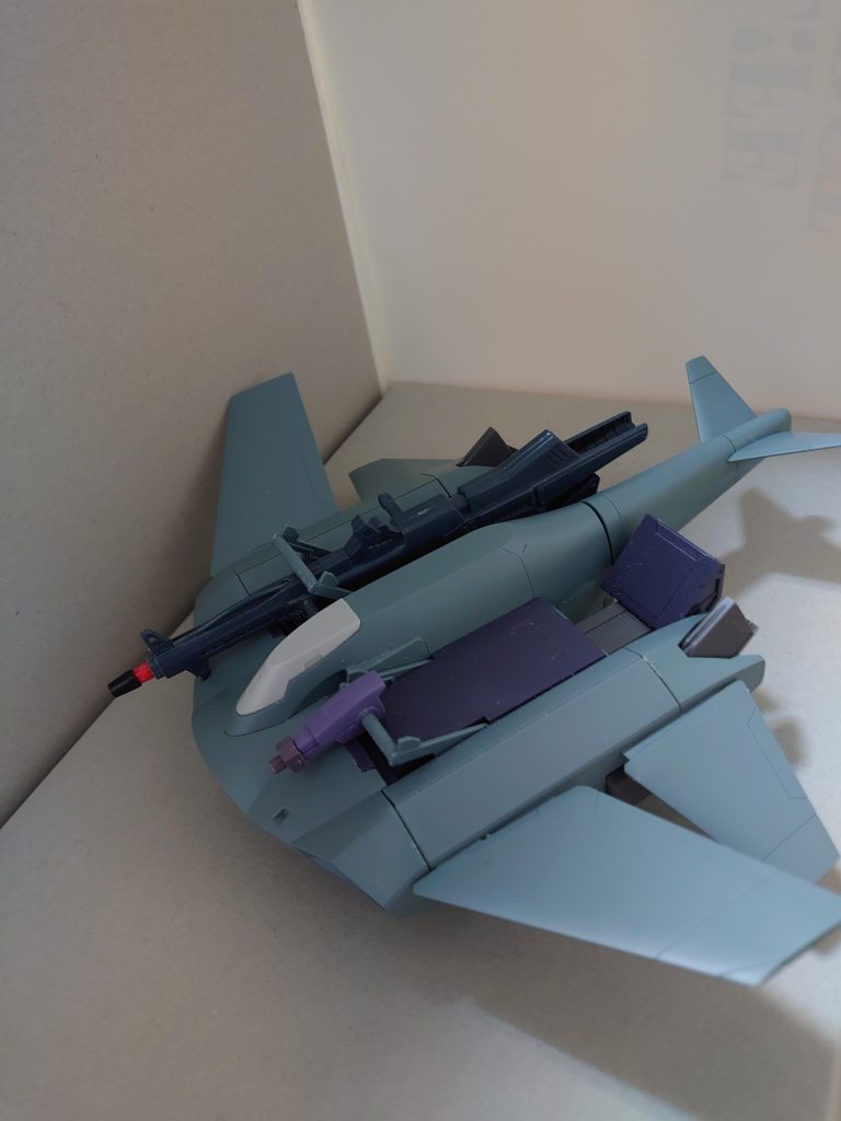 バスターランチャーは旧1/144エルガイムMk-Ⅱのものを流用し、砲身先端部を撤去して、ジャンクパーツを接着。このジャンクパーツは、機動動姫MoMoの人頭化(頭が30MSのものになりました)に伴い使わなかったパーツです。速射砲はミカエリス左右対称化のときに使わなかった右下腕パーツそのもの。このときビームブレイサーを追加しようと思いましたが、イマイチしっくりこないのでやめました。ティックバラン本体は特に改造していません。