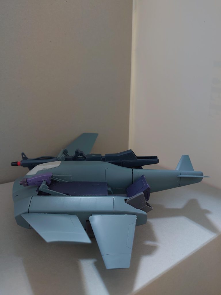 麻弥によると、機体番号はエゥーゴの支援機を意識したのか、FXA-11Sとのこと。これは当初、パスパレのメンバーは基本的に宇宙世紀系ガンプラを制作することが多かったことによる。〜瀬田薫提供の説明文より〜