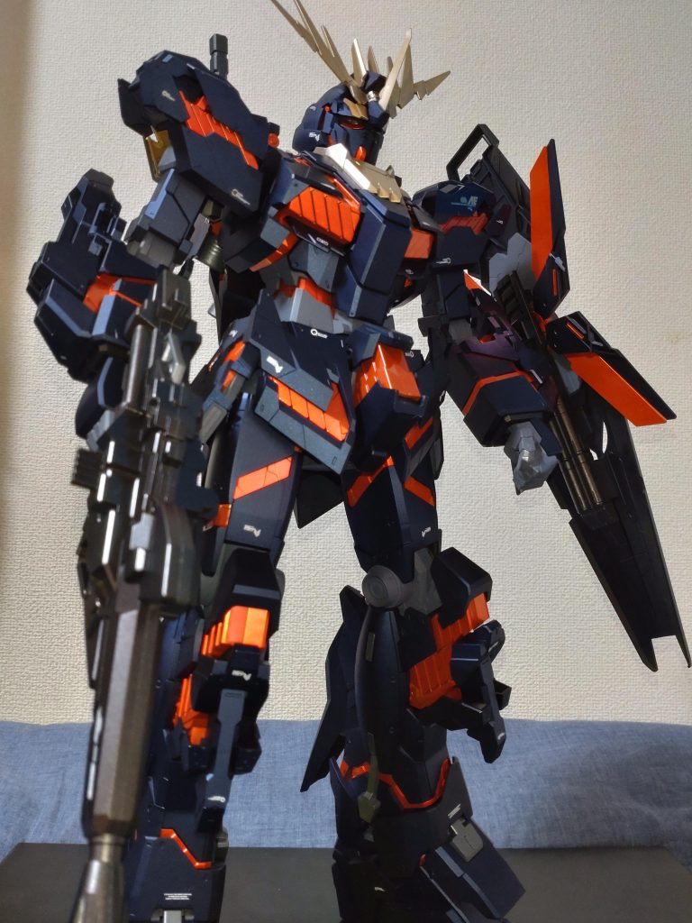 ビームマグナムは カッパー ガンメタ マットブラック スターブライトアイアンを混ぜたブラウンメタリックで塗装。フレーム部はガンメタ マットブラック メカサフヘビーを混ぜて塗装。