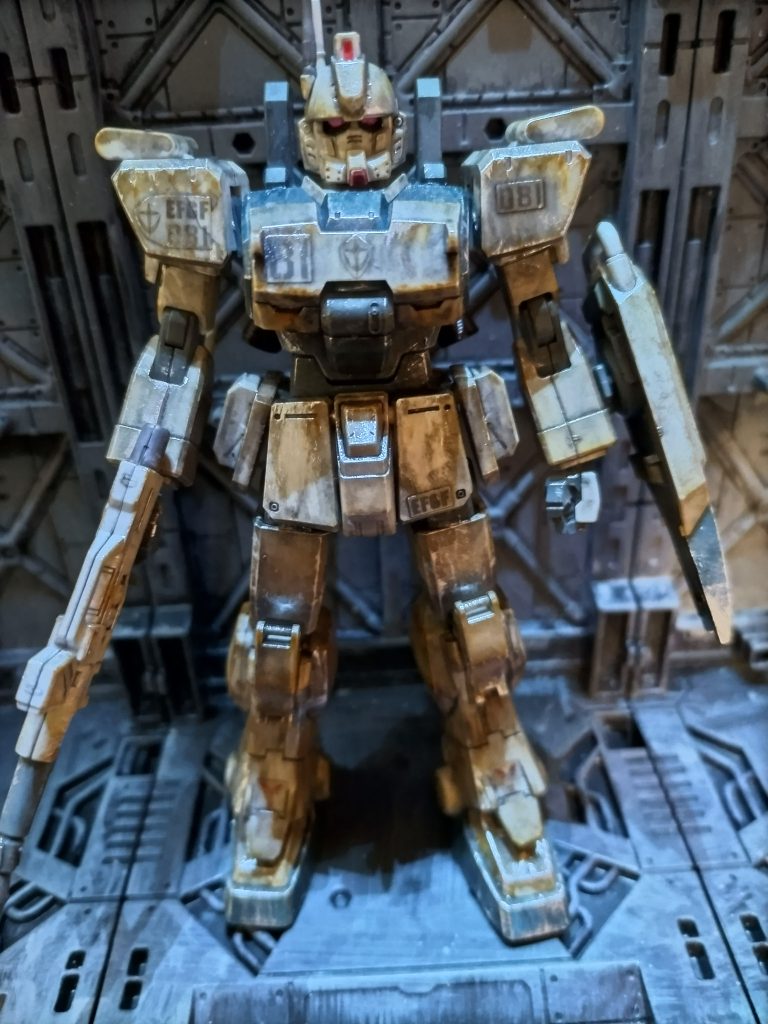 1．ウェザリングマスターで土埃2．つや消しトップコートでしっかり保護3．ウェザリングカラーでジャブジャブ4．ガンダムマーカーのシャインシルバーでチッピ　　　　　　ング
