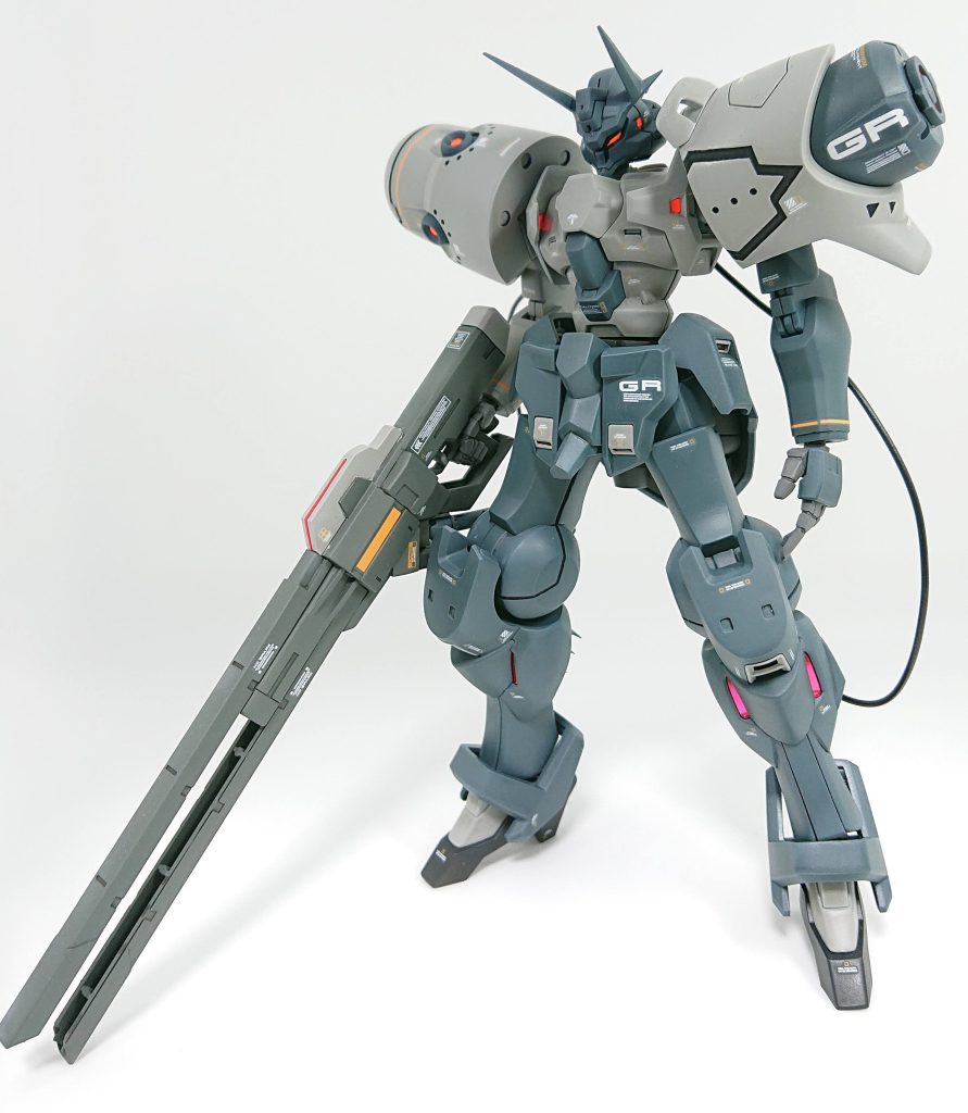 正面から。立ち姿がカッコよくなるよう、太ももを5mm延長、股関節の位置を下にオフセット、首を1.5mmほど延長しています。