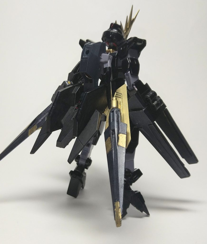 背中は若干ですがノルンも意識して。