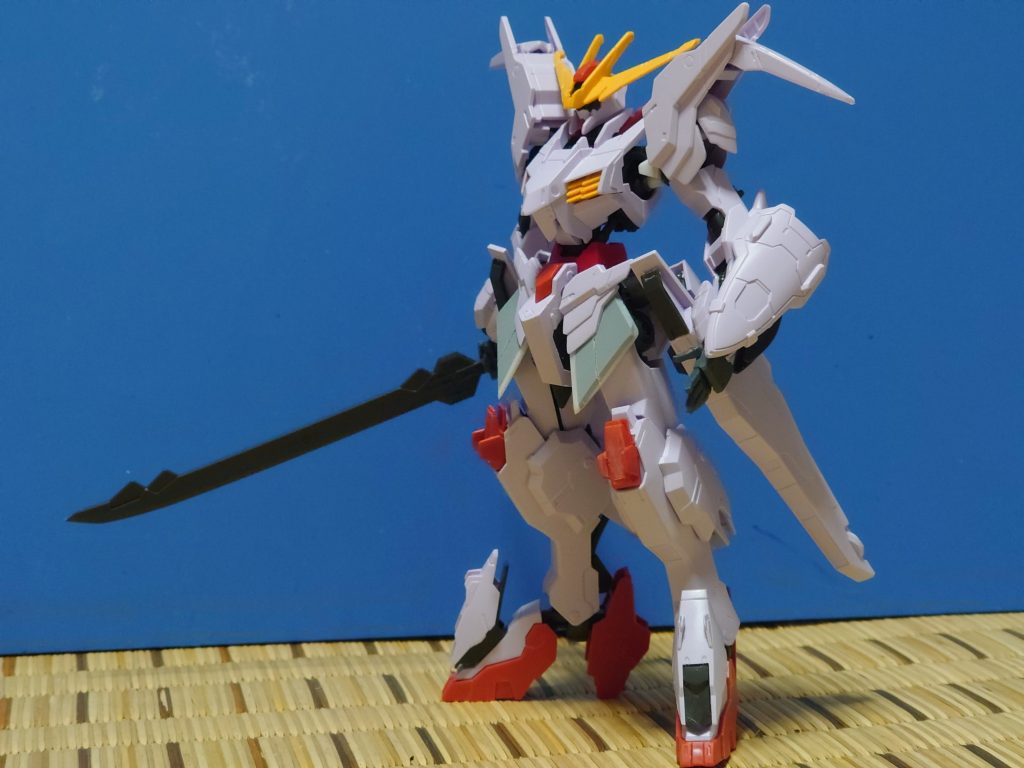 背中の背負いモノない方がバランスいいかもしれません。