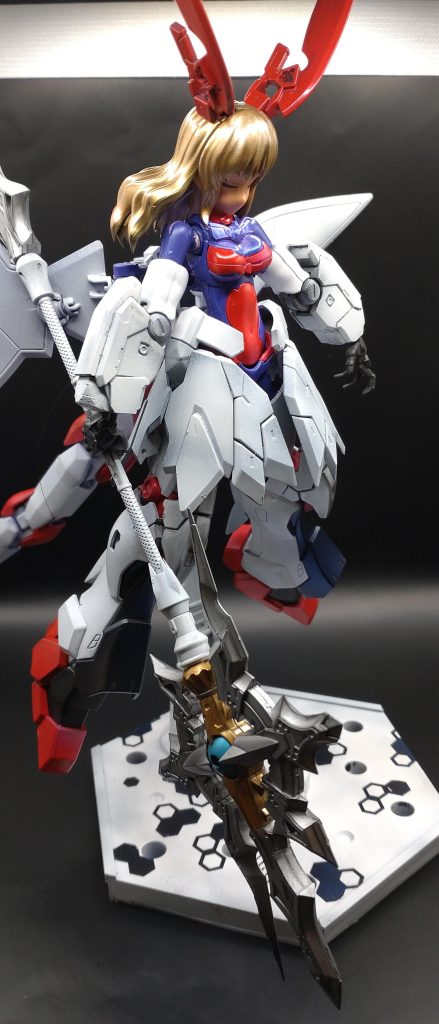 クソ◯コAI対策、というほどではないですが色味的にインナーは紫と赤。エ◯゛ァンゲリオンカラーもいいねと思って塗って赤吹き付けてるあたりで初号機って紫と緑じゃねえかってなりました。反省。翼と尻尾を紫立ち上げしてみたけどなんの効果も感じられずただ徒労に終わった感。