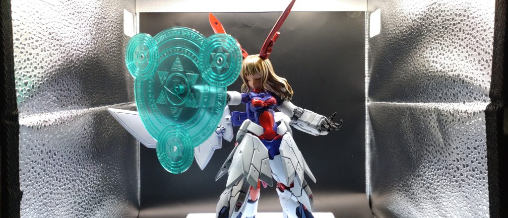 掌に3mm穴を設けて謎のマジカルサークルを装備できるように。高威力の攻撃を苦も無く弾く展開はよき。