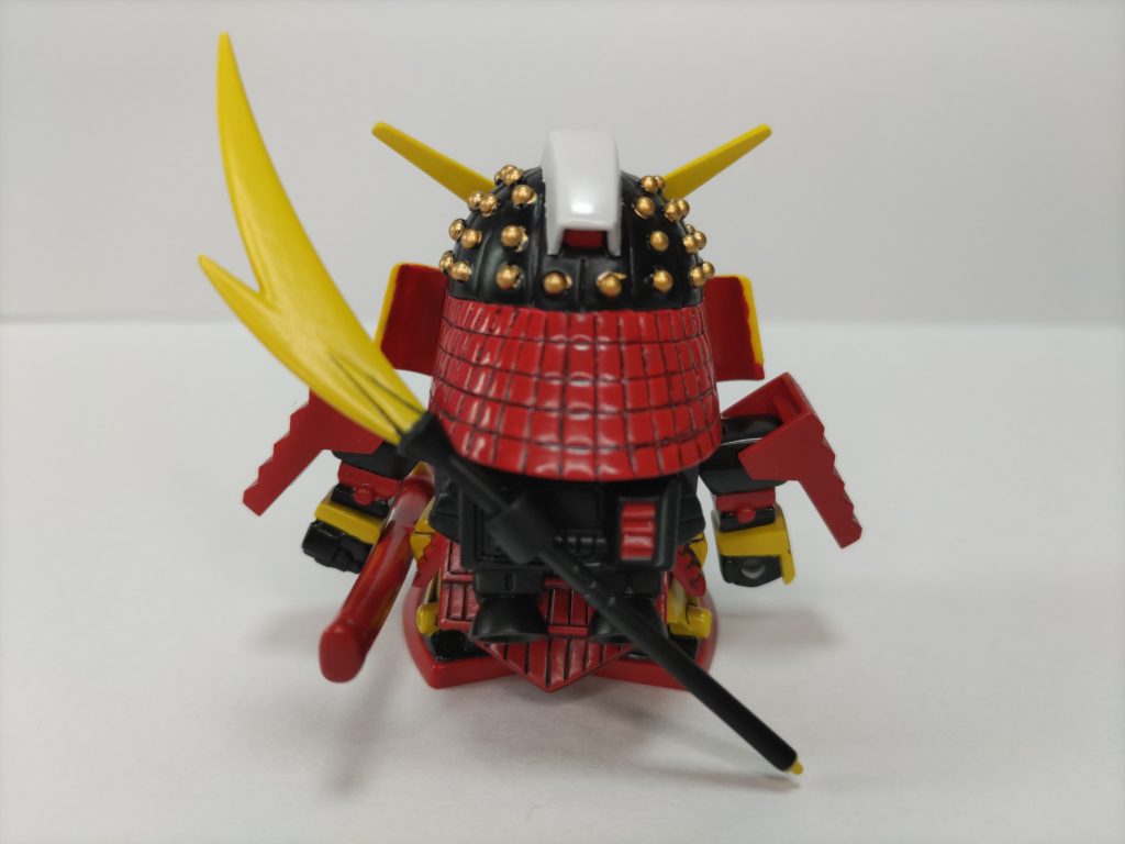 以前何となく調べたら、プラモ狂四郎の武者ガンダムはRX-78-2ガンダムではなく、ガンダムMk-Ⅱがモチーフなんですね。　　　　　　　　　　　　　　　　　　　　このキットも胸部ダクトとバックパックに微かに面影が。　　　　　　　　　　　　　　　　　　　　　武者ガンダムMk-ⅡはMk-ⅡとZがモチーフのようで、だからZ顔なんですね。　　　　　　　　　　　　　　　　　　　　　　　　　　　1989年発売のモビルスーツ戦国伝1/144武者頑駄無からRX-78-2ガンダムがベースのデザインが定着したようですが、同シリーズのMk-Ⅱベースの摩亜屈はSDでは定着しませんでしたね。　　