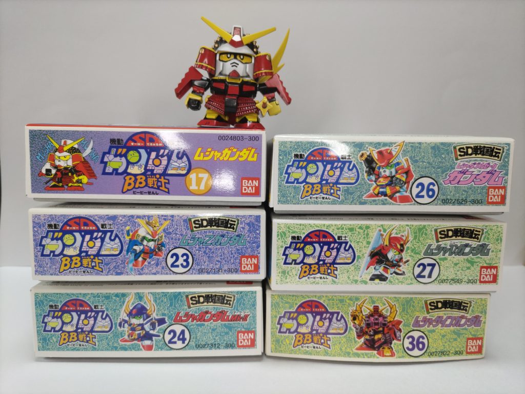 ムシャガンダムを完成させた勢いで、小学生当時の夢だった武者七人衆勢揃い、といきたかったのですが、思い出のキットを完成させてモノ凄い達成感と脱力感でヤル気が出ない･･･　　　　　　　　　　　　　まぁ、生きてるうちに完成させればいいか。　　　　　　　　　　このペースだと残り6体作るのに180年くらいかかりそうだけど･･･　　　　　　　　　　　　　　　　　　　　　 ちなみに、プレバンの「武者多威無掘駆主・壱」が簡単には取り出せないところにあるので、農丸も揃っています。(コロナ禍前に中古で買ったけど、定価より割高だったなぁ）