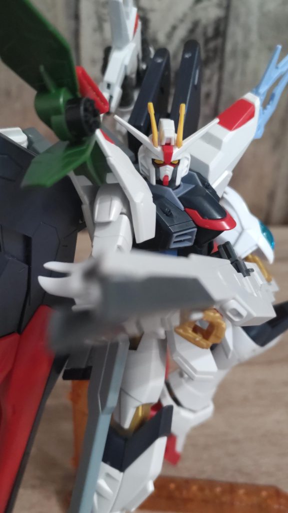 サテライトフリーダムの近接装備。カレッドウルフを装備している。主要武器はカレッドウルフなのだがパイロットはサテライトキャノンを使う回数が多い。