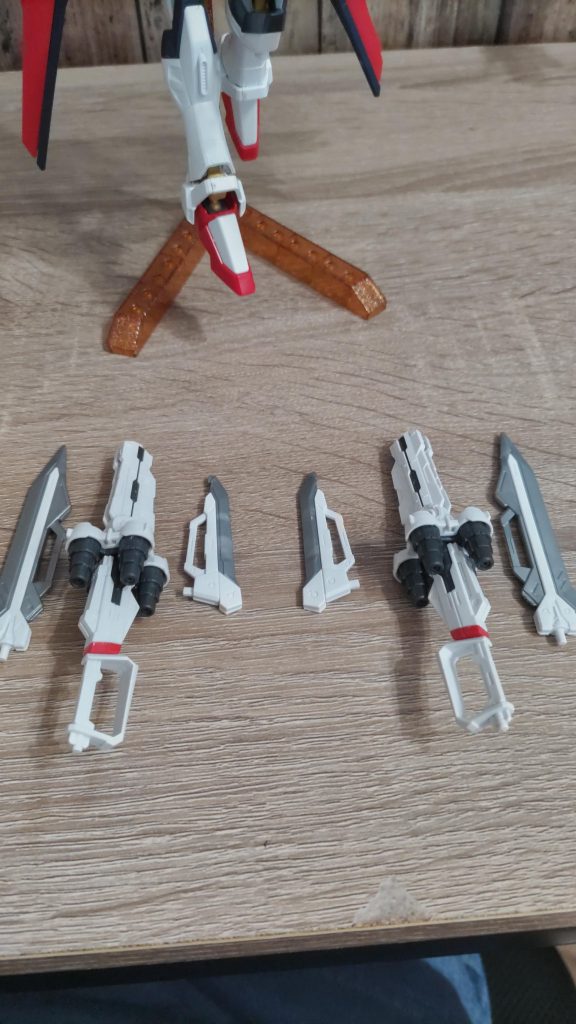 カレッドウルフはドラグーンに改造されており、分離して合計六機のドラグーンになる。