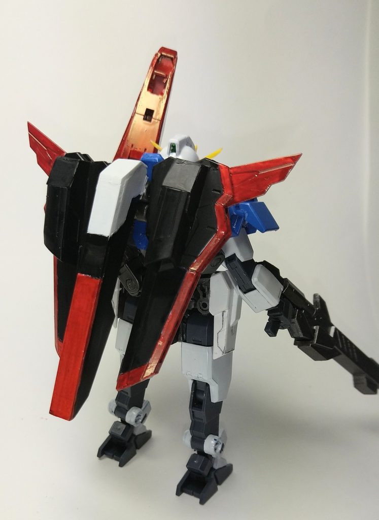 サイズが違いすぎてゼータのパーツは当然使用できないのでいろいろと試行錯誤してます。フライングアーマーはRGビルドストライクのブースターから。