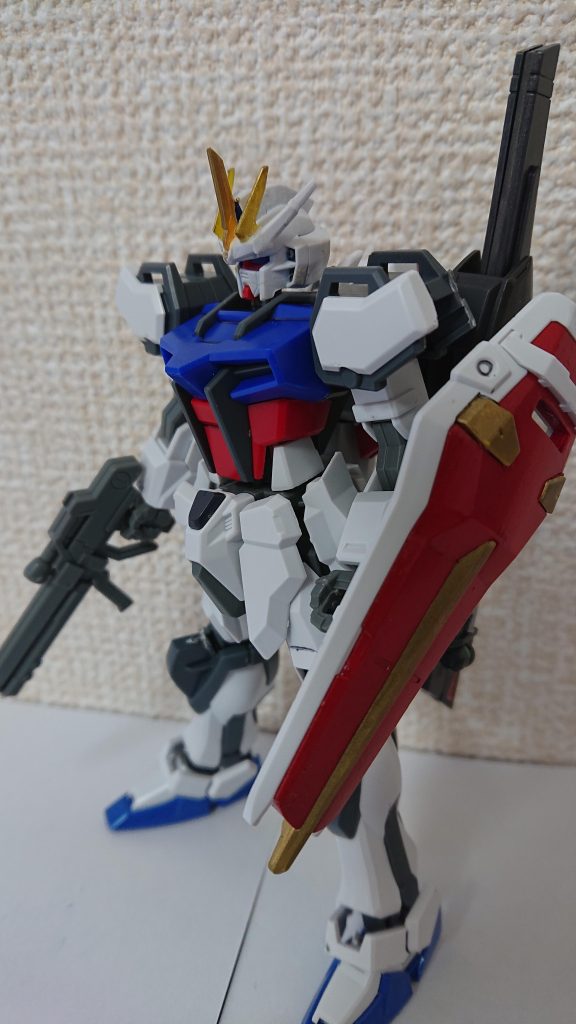 最後は「バスターパック」。これは遠距離戦闘に特化しているパックであり、武装は超射程ビームライフル、背部にある遠距離高エネルギービーム砲ペルクーチャがある。