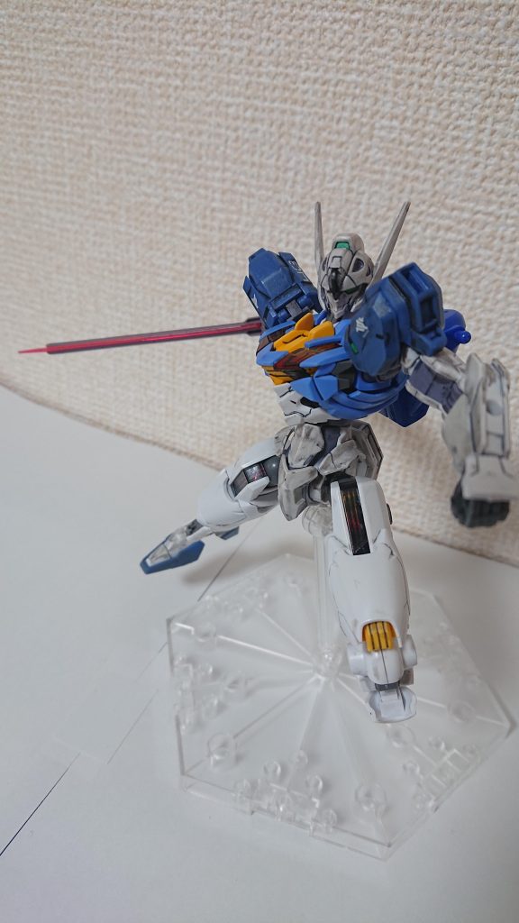 ビームカタナはビームサーベルとは違い、小回りがきくようになっていて搭乗者が使用しやすくなっている。